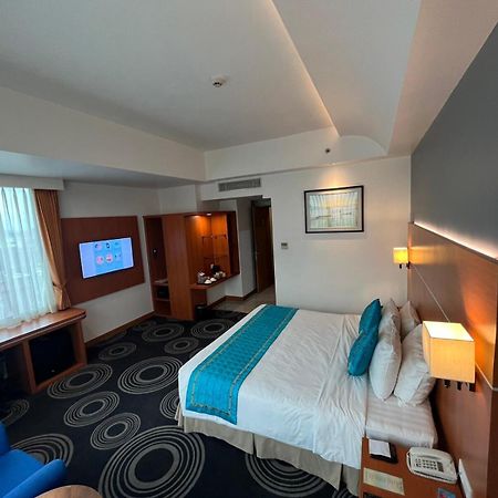 Ritz Grand Hotel Mandalay Buitenkant foto