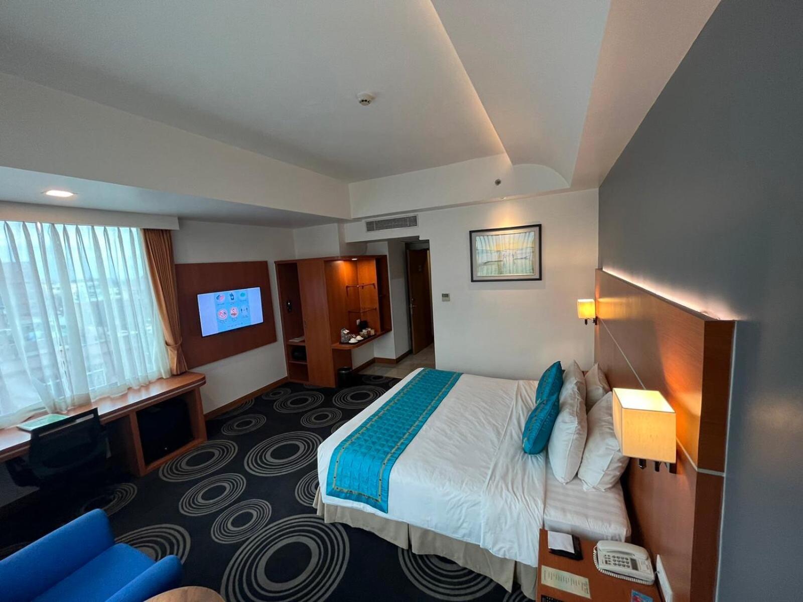 Ritz Grand Hotel Mandalay Buitenkant foto