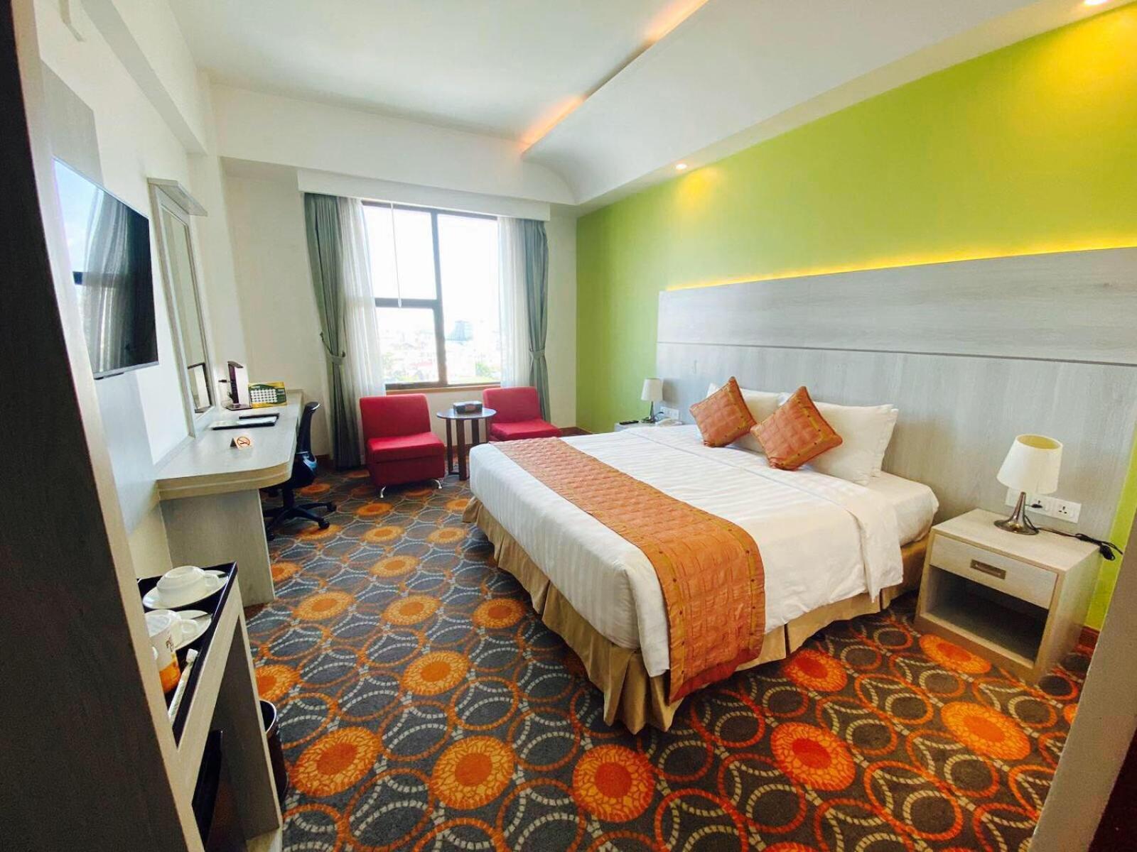 Ritz Grand Hotel Mandalay Buitenkant foto