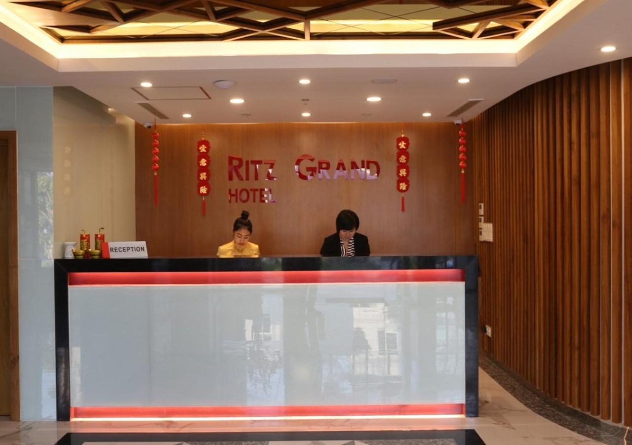 Ritz Grand Hotel Mandalay Buitenkant foto