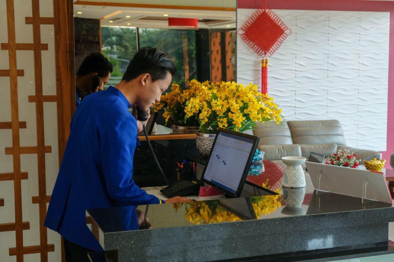 Ritz Grand Hotel Mandalay Buitenkant foto