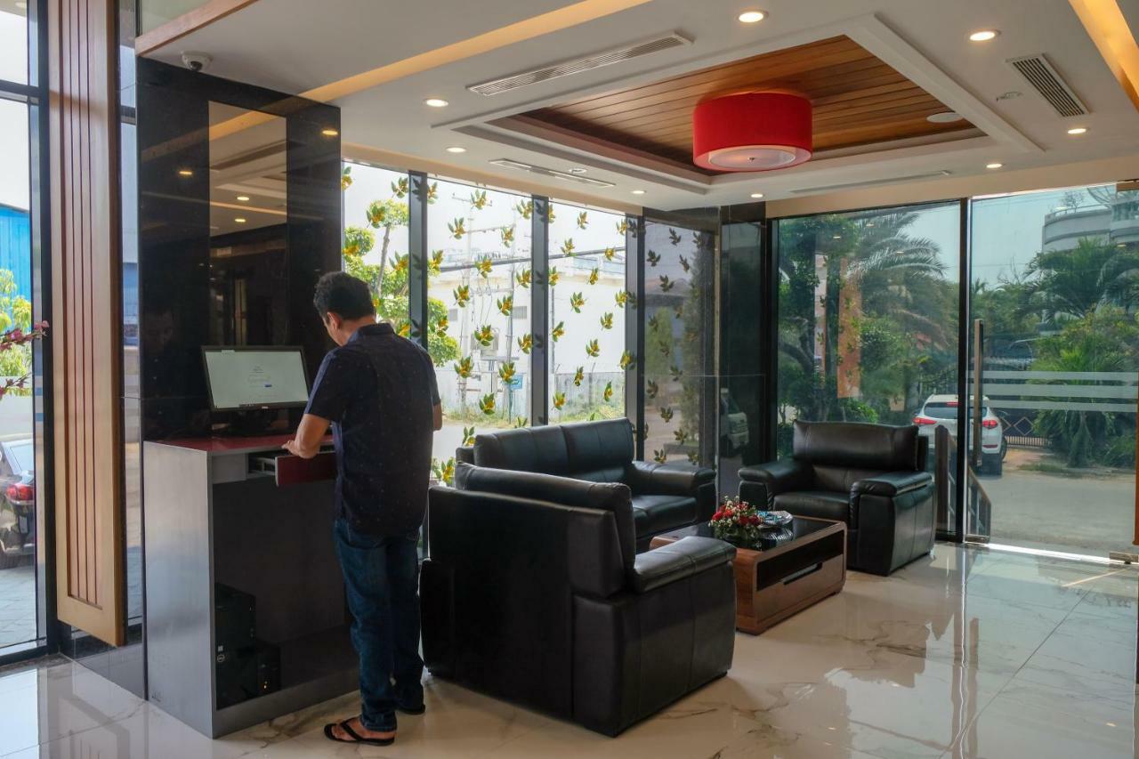 Ritz Grand Hotel Mandalay Buitenkant foto