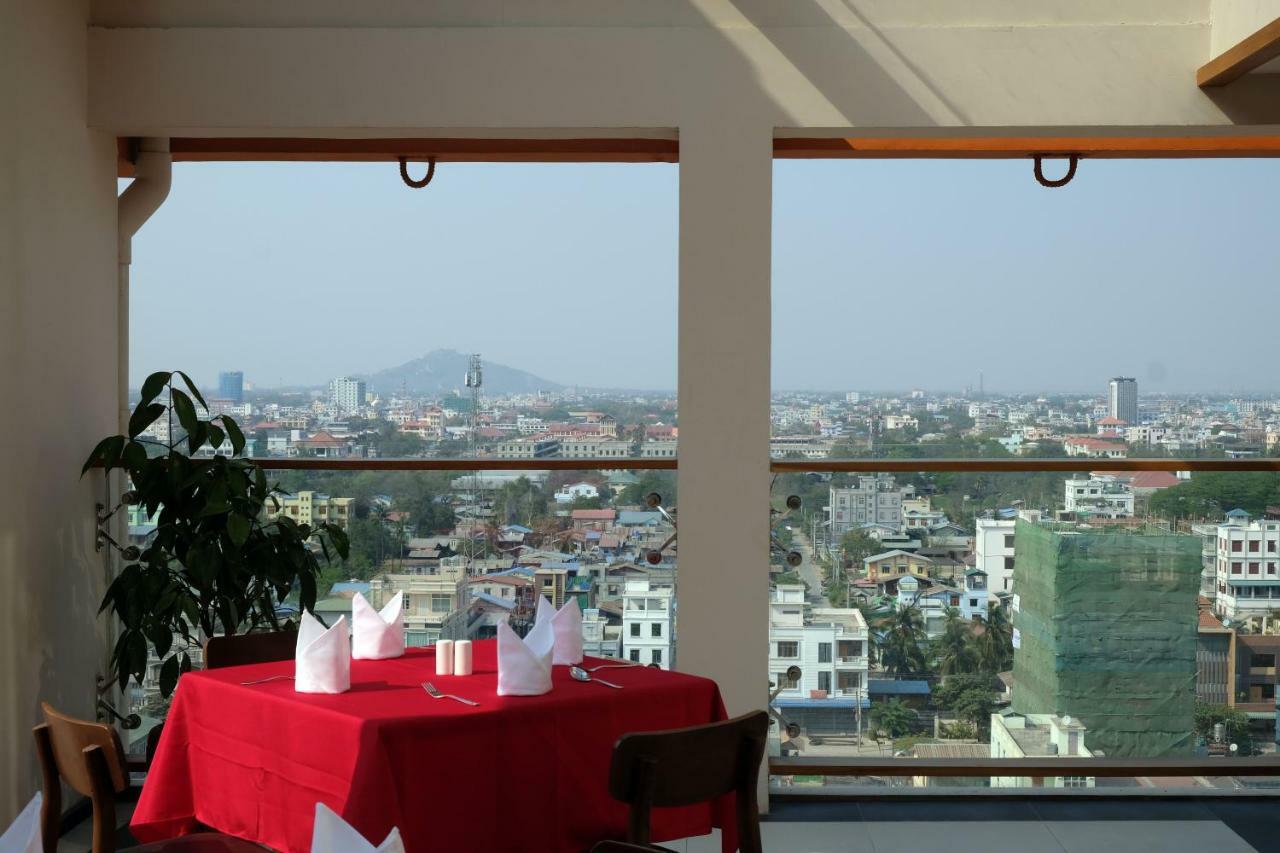 Ritz Grand Hotel Mandalay Buitenkant foto