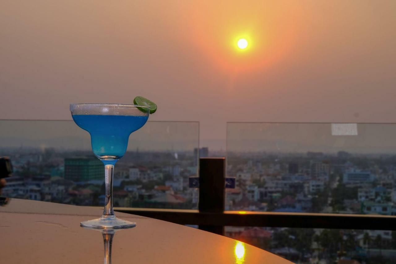 Ritz Grand Hotel Mandalay Buitenkant foto