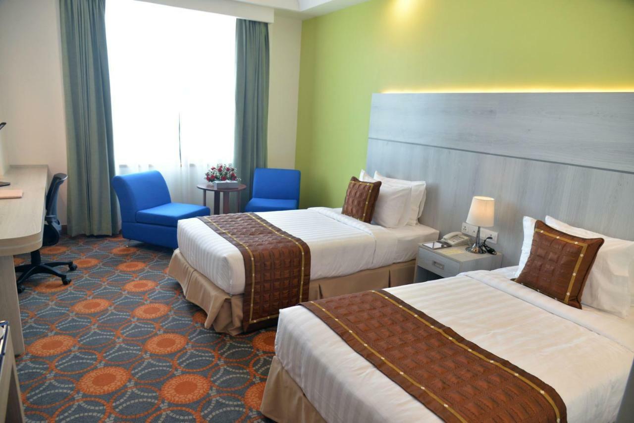 Ritz Grand Hotel Mandalay Buitenkant foto