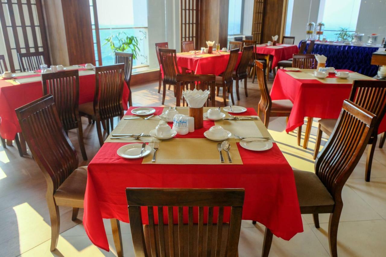 Ritz Grand Hotel Mandalay Buitenkant foto