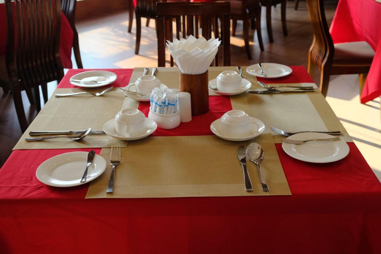 Ritz Grand Hotel Mandalay Buitenkant foto