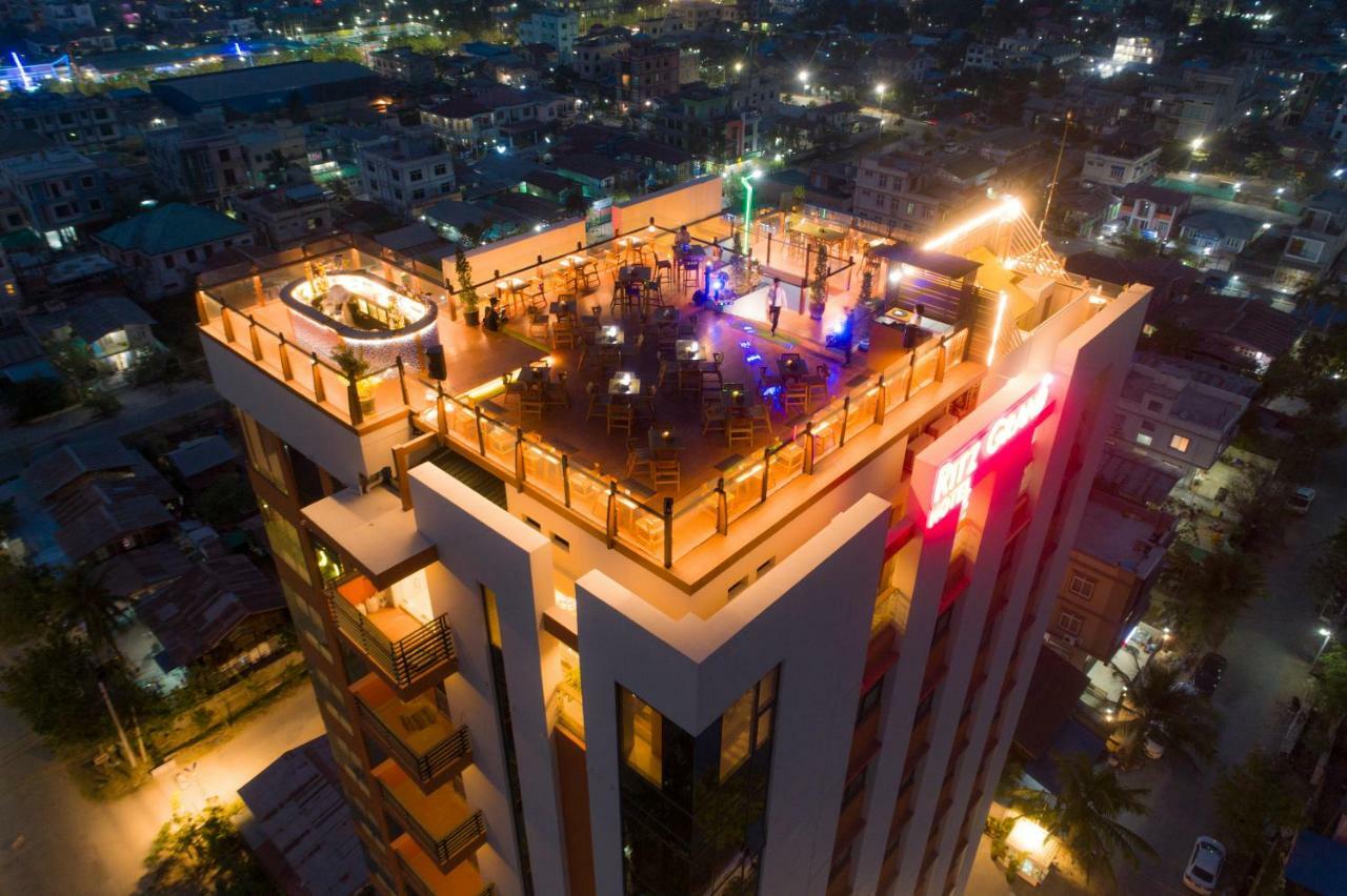 Ritz Grand Hotel Mandalay Buitenkant foto