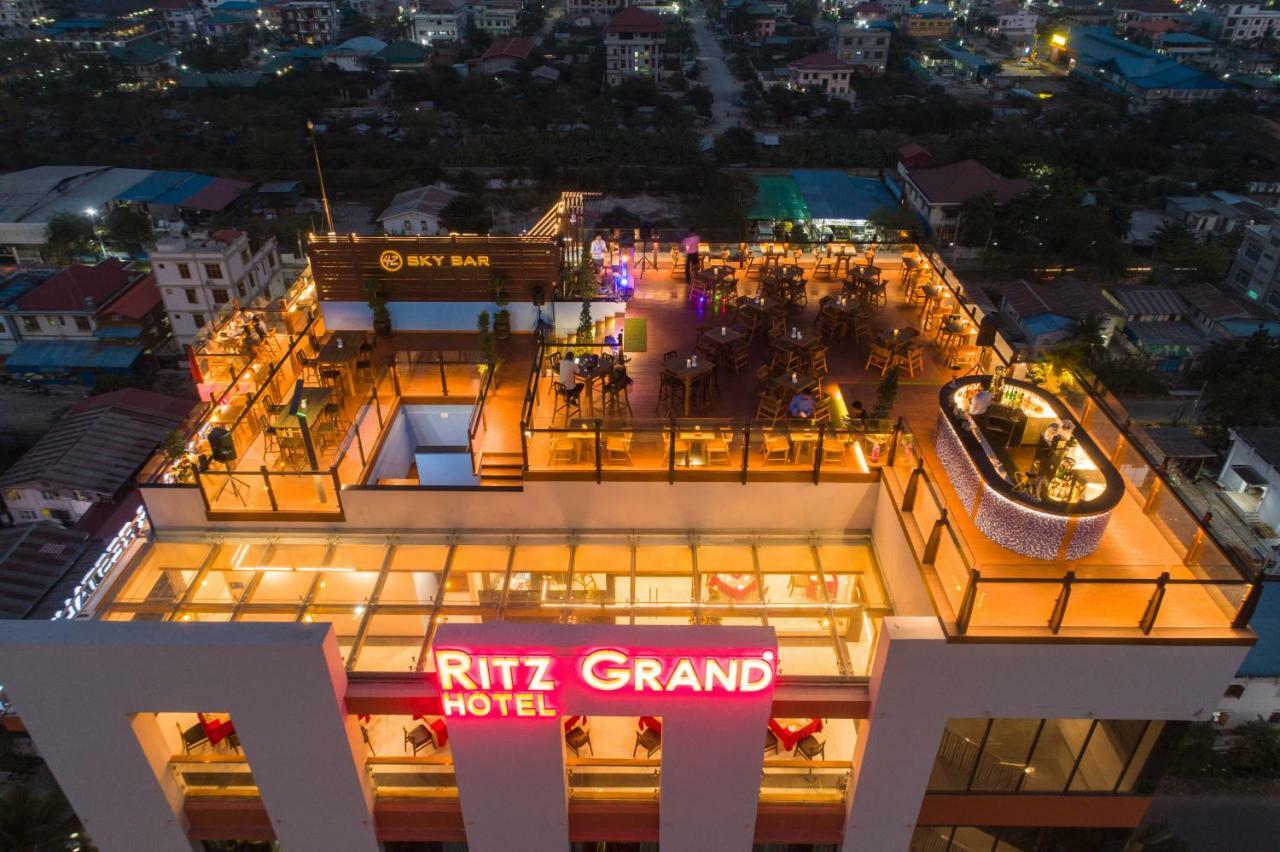 Ritz Grand Hotel Mandalay Buitenkant foto