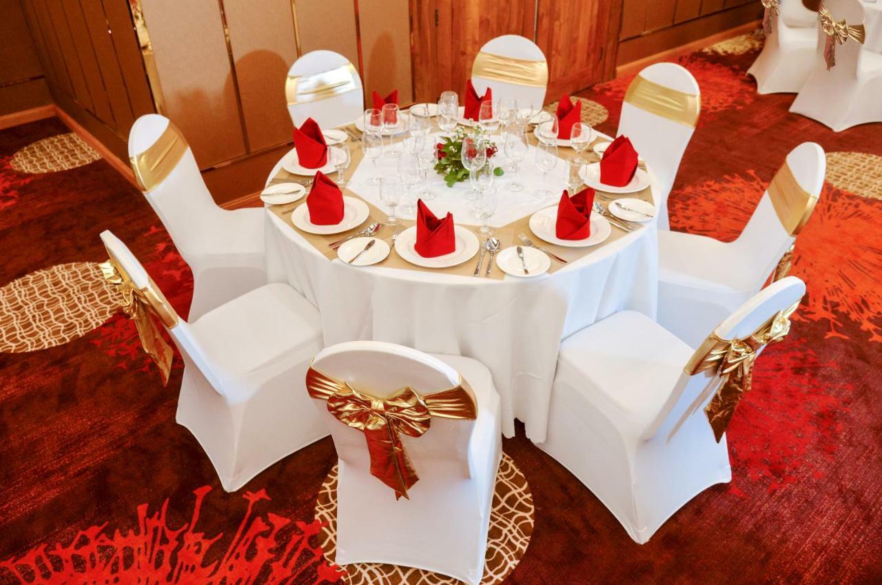 Ritz Grand Hotel Mandalay Buitenkant foto