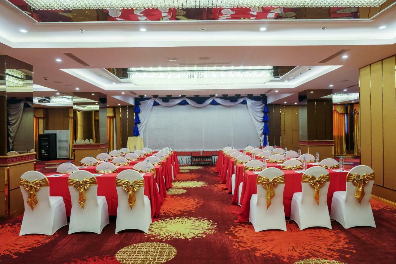 Ritz Grand Hotel Mandalay Buitenkant foto