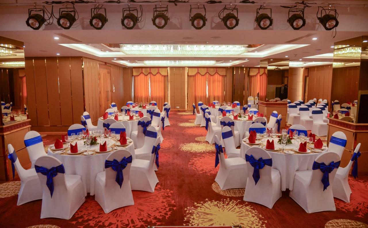 Ritz Grand Hotel Mandalay Buitenkant foto
