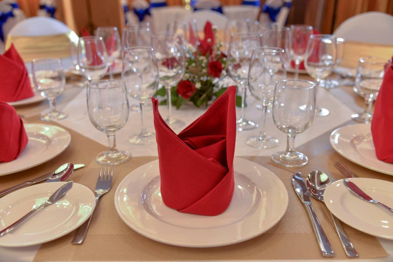 Ritz Grand Hotel Mandalay Buitenkant foto