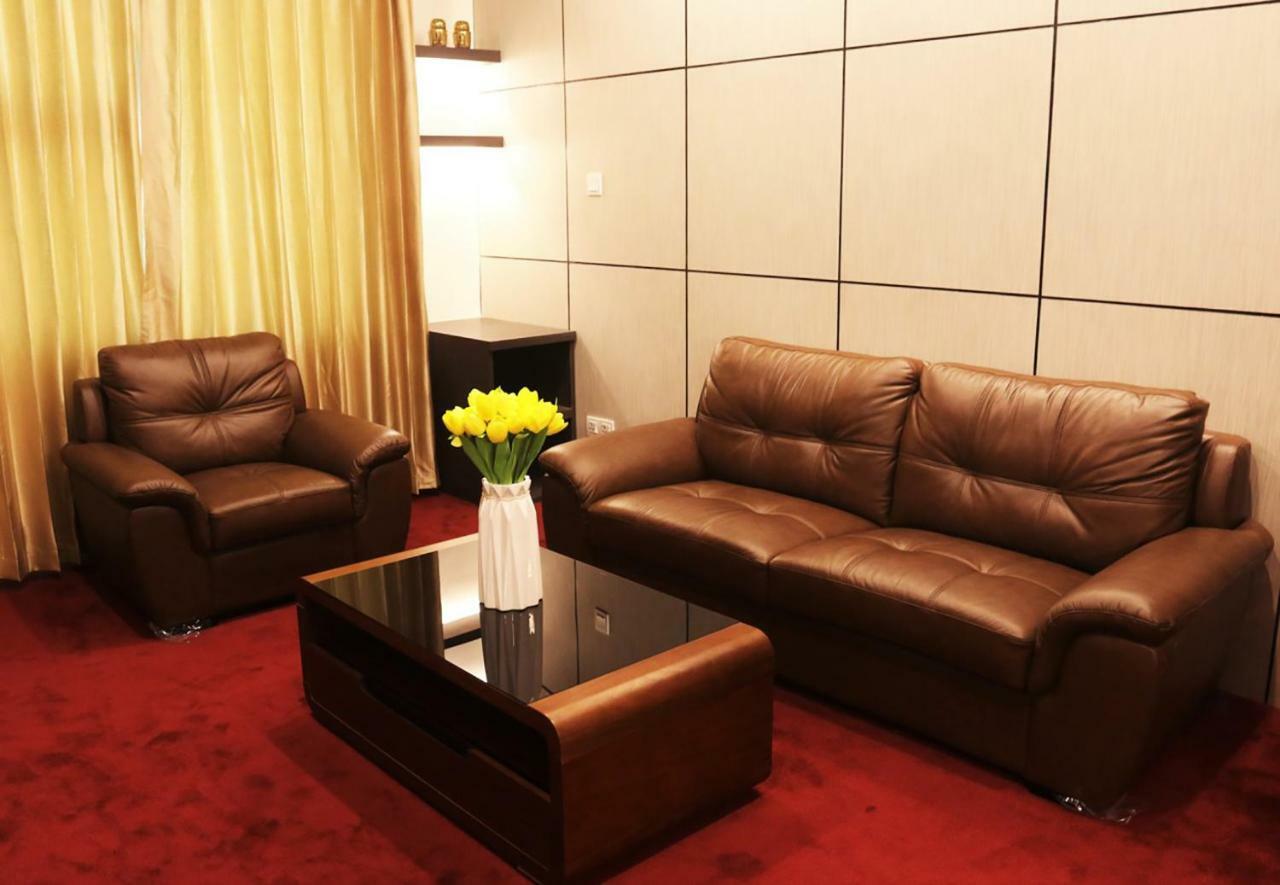 Ritz Grand Hotel Mandalay Buitenkant foto